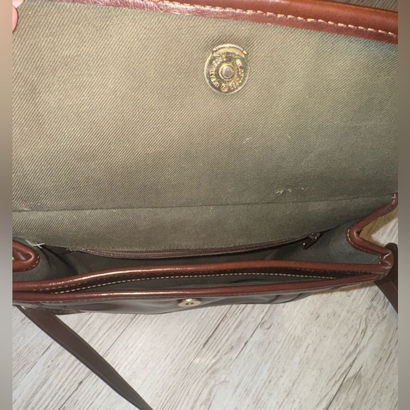 VTG Gold Coast Brown Crossbody Handbag in Cognac Brown & Gold Detail - Picture 10 of 11